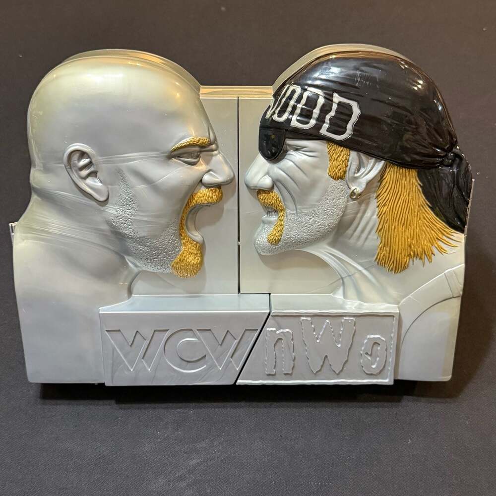 Vintage 1998 WCW nWo Goldberg vs. Hulk Hogan Face Off w/ partial Game Kit